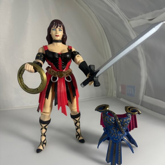 Toy Biz Xena Warrior Princess Deluxe Edition 10" Action Figure 1996 Complete OB - Picture 6 of 11